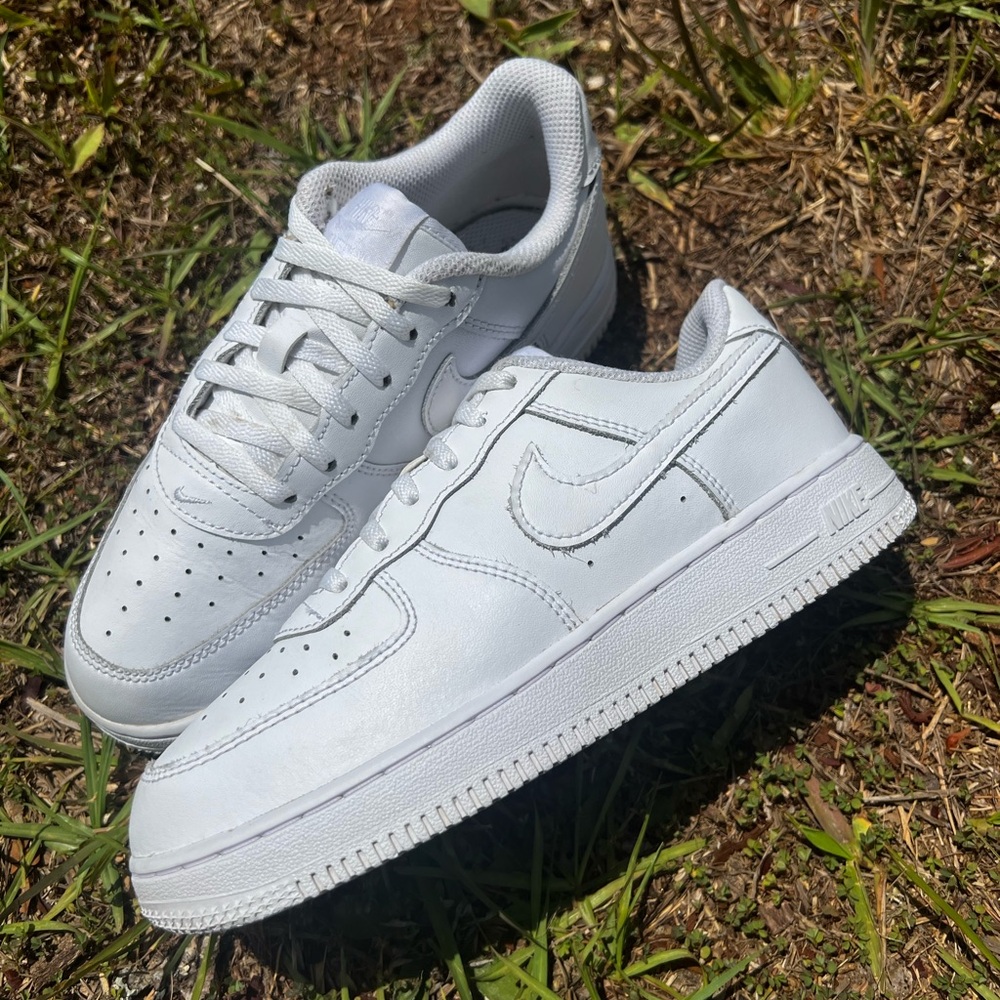 CLEAN Nike size 3 kids Air Force 1 Triple White shoes